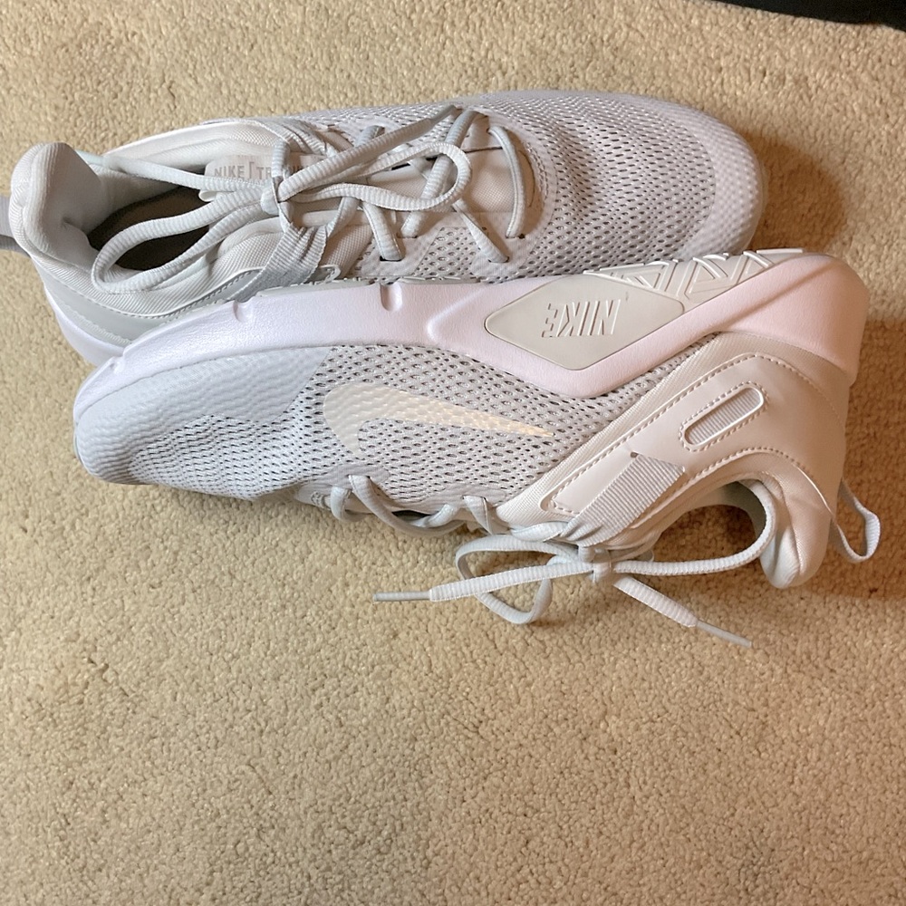 Women’s Nike Legend Essential